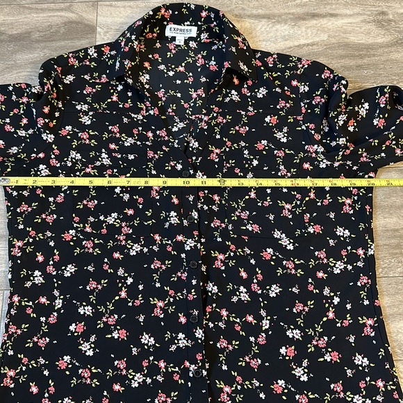 Express button down - Picture 3 of 6